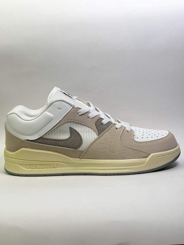 NIKE R