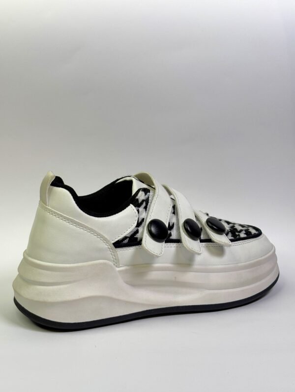 White dot - Image 2