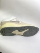NIKE R