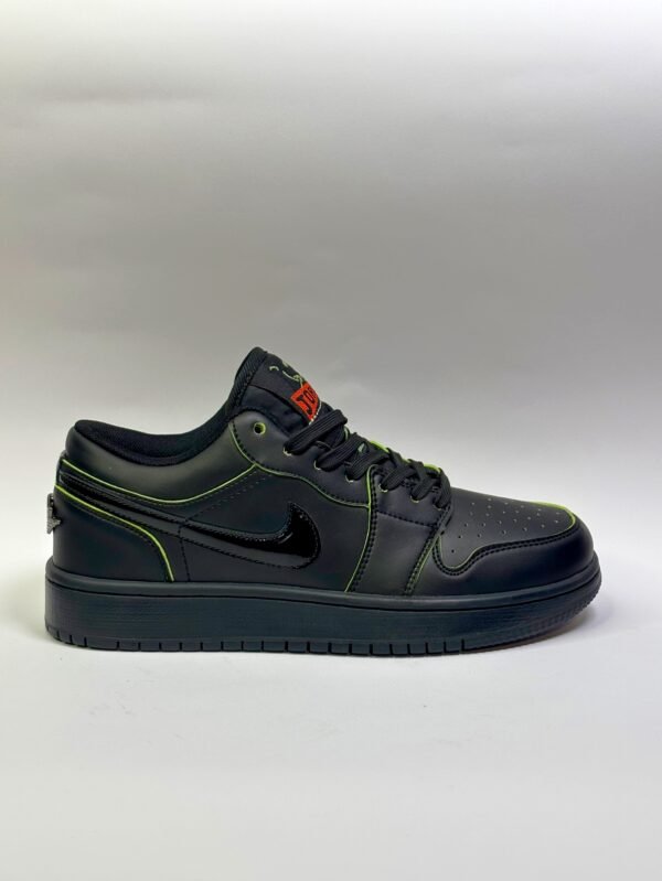 Nike Black Seen