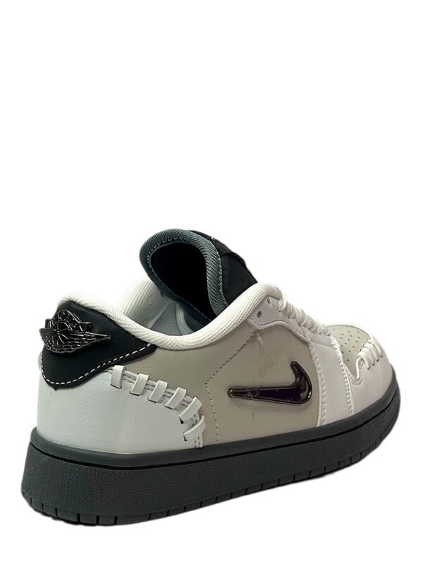 NIKE B - Image 2
