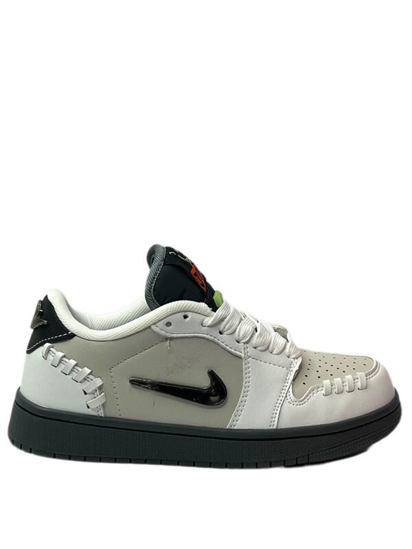 NIKE B